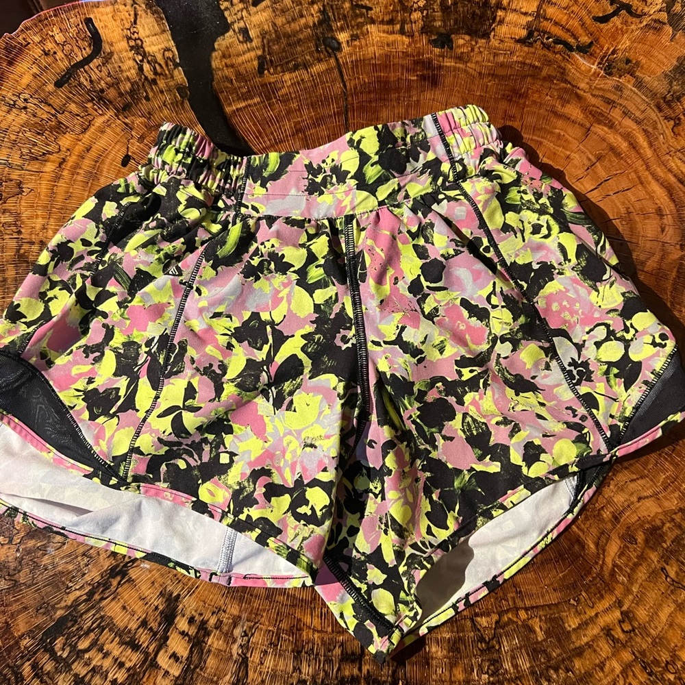 Lulu Hotty Hot Shorts -Sz 2